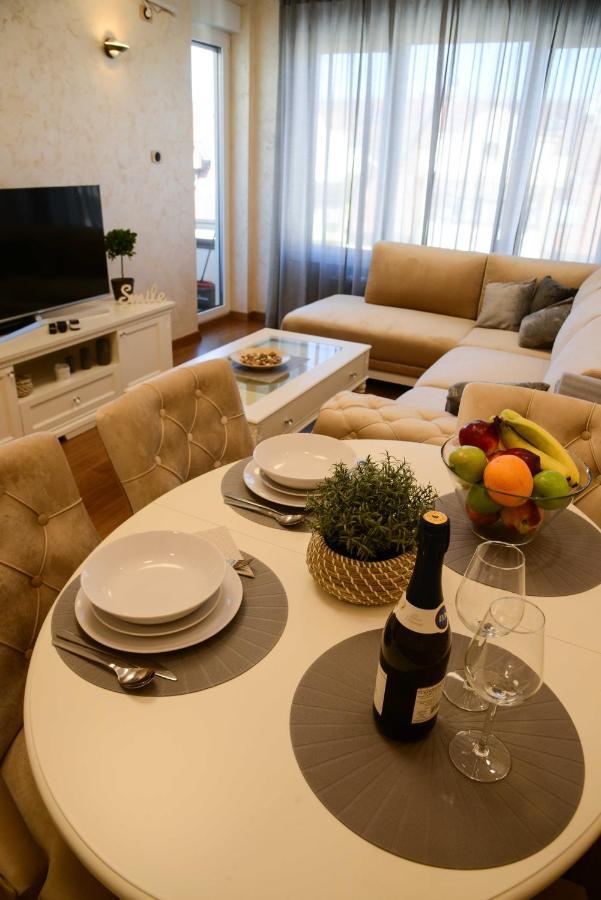 Tesla 70 Apartment With Secure Parking In The Garage Novi Sad Exterior foto