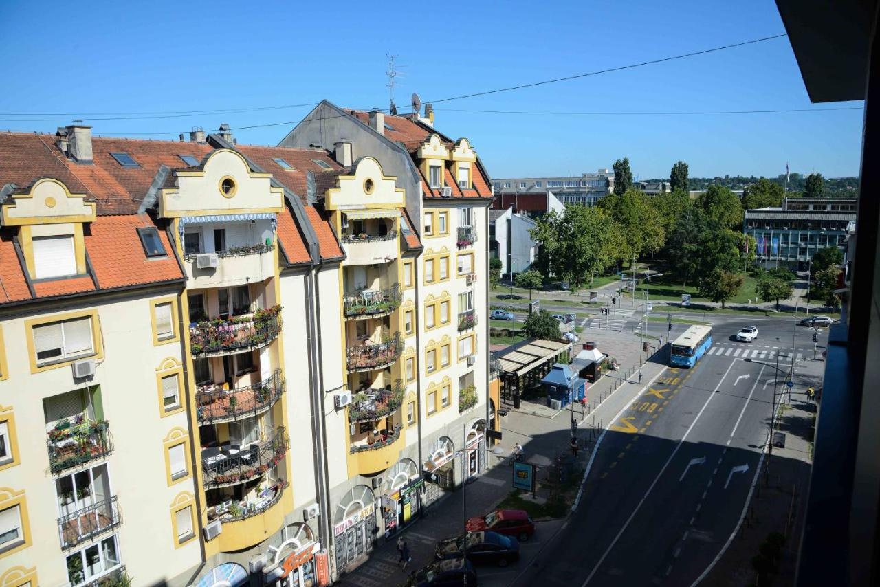 Tesla 70 Apartment With Secure Parking In The Garage Novi Sad Exterior foto