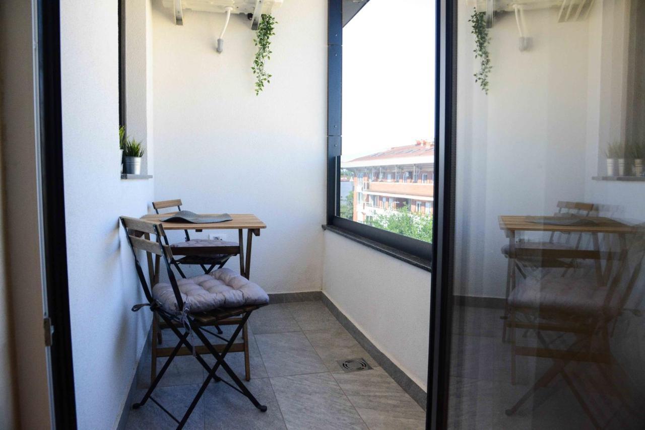 Tesla 70 Apartment With Secure Parking In The Garage Novi Sad Exterior foto